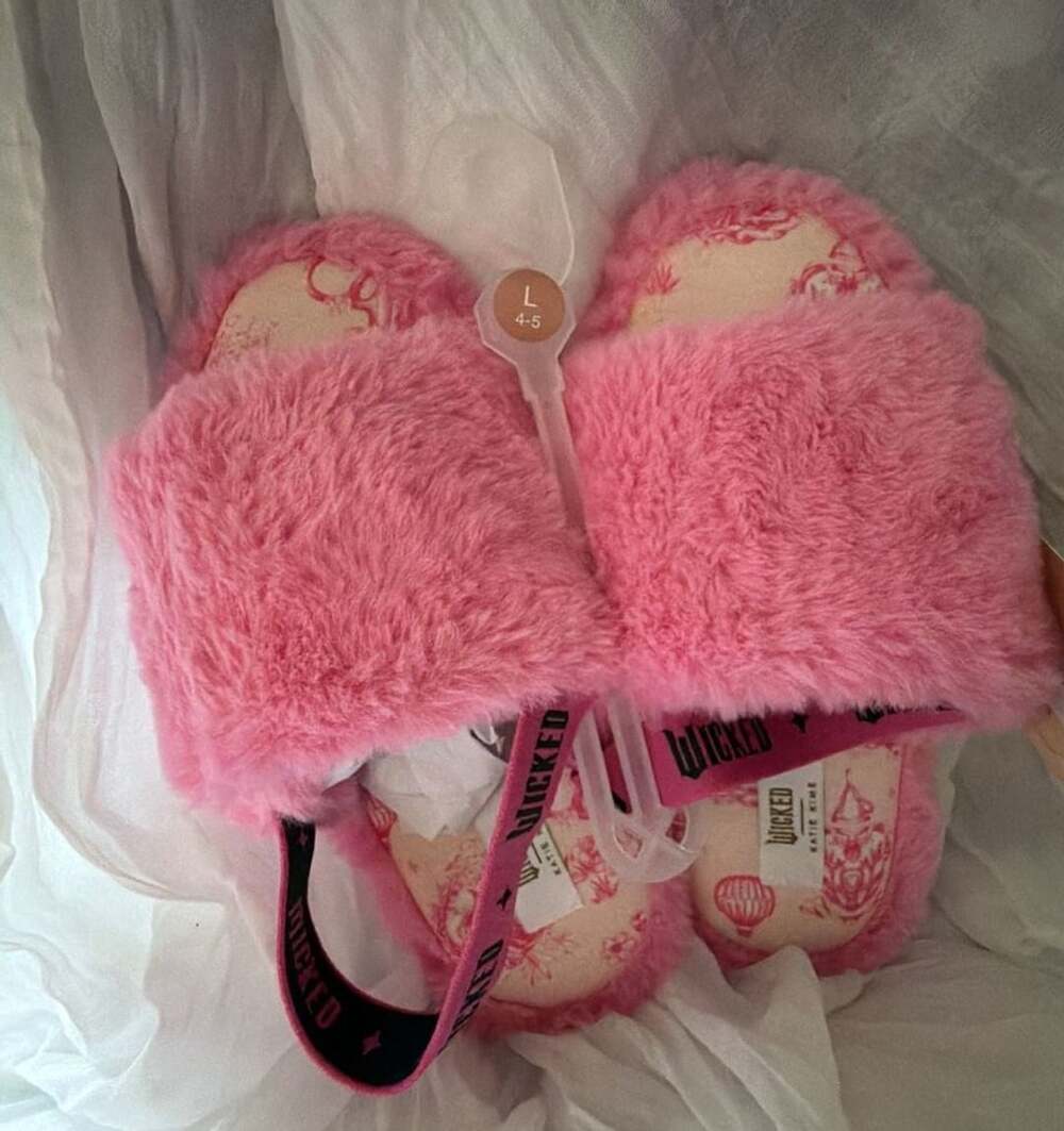 Wicked x Katie Kime Slippers Size L Pink